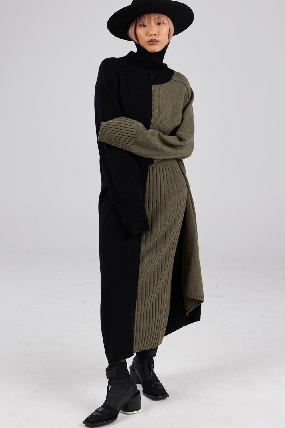 Solaris Maxi Knit - Black / Olive Branch