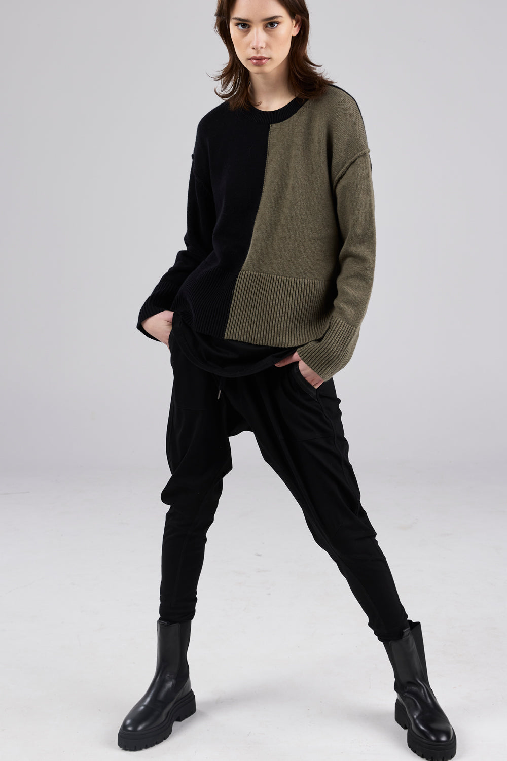 Pluto Sweater - Black / Olive Branch