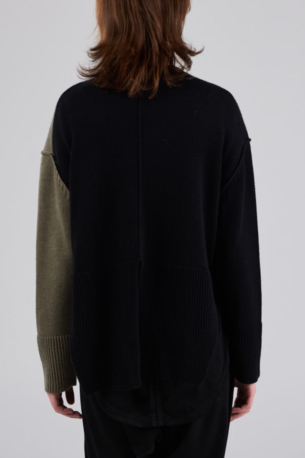 Pluto Sweater - Black / Olive Branch